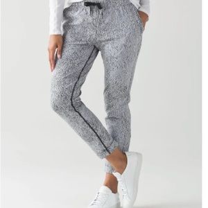 Lululemon Women’s Drawstring Trousers